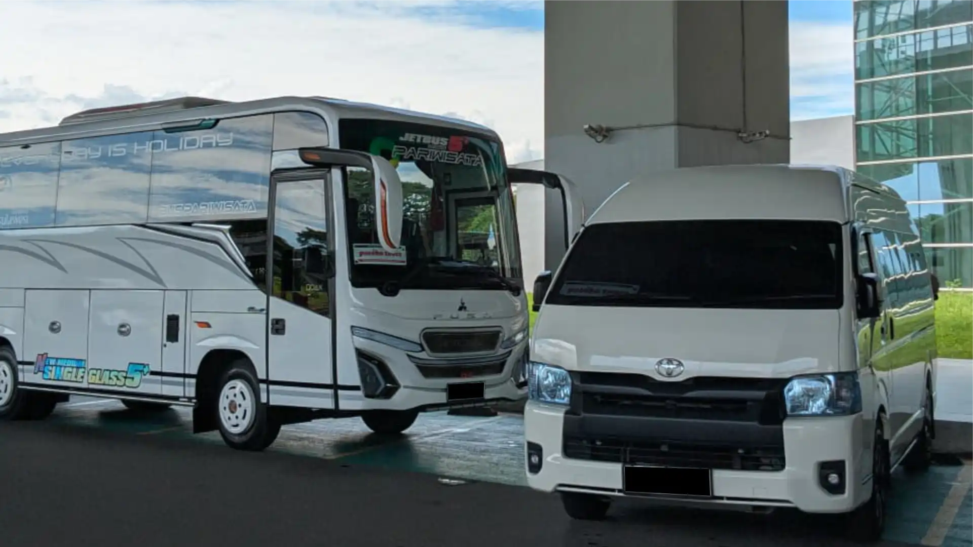 Sewa Bus Pariwisata & Hiace di Makassar