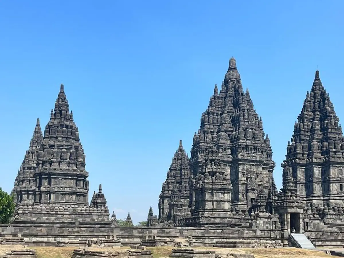 Yogyakarta → Kraton → Taman Sari → Batik workshop → Prambanan