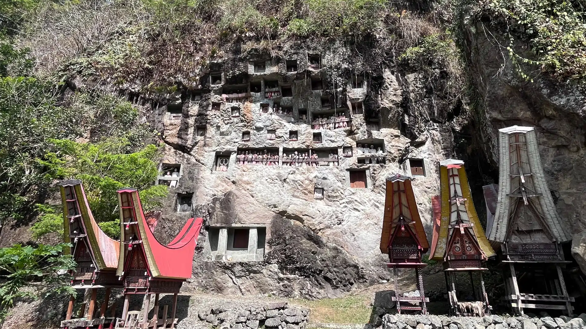 Toraja — Tongkonan, Cliffs & Living Traditions